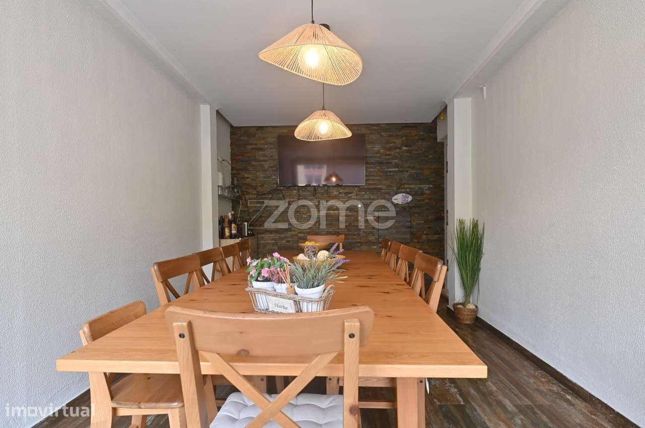 Moradia T3 + 1 remodelada, na Aldeia de Juso (Bairro Chesol)-11