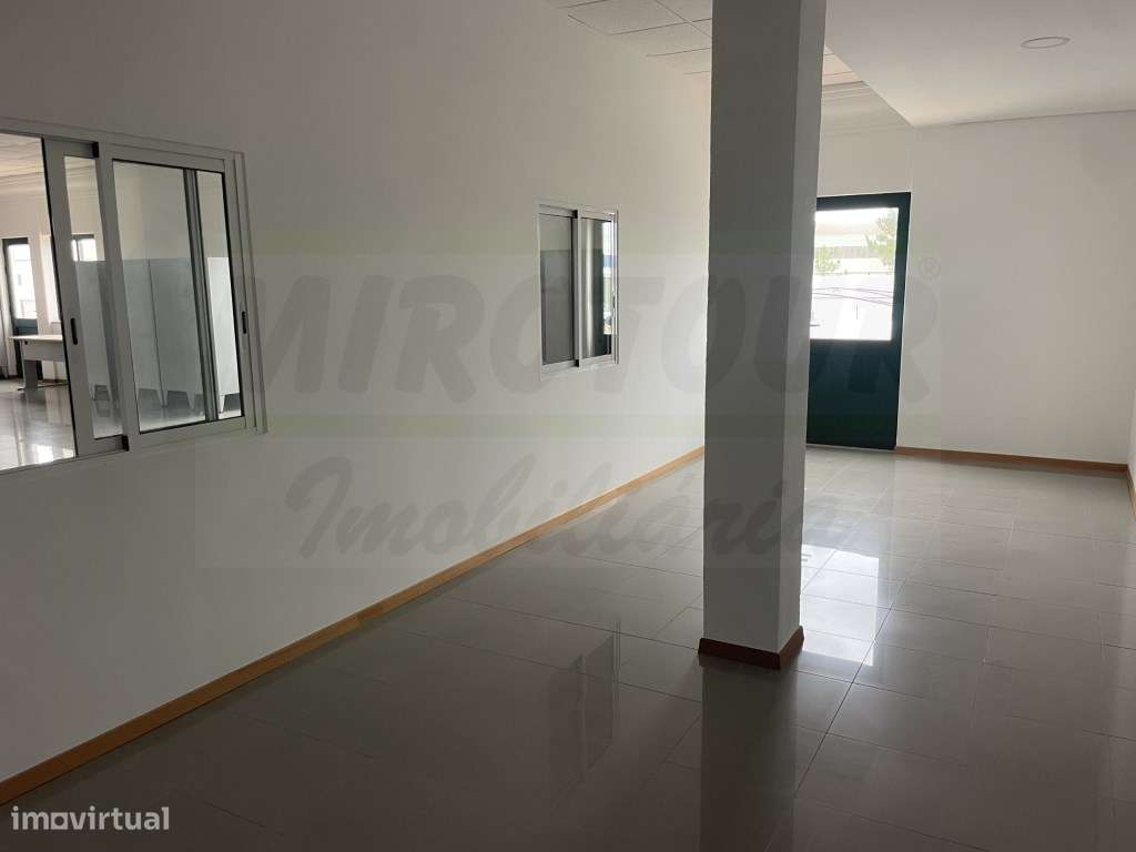 Venda conjunta de imóveis para atividade industrial com edifício e ...-27