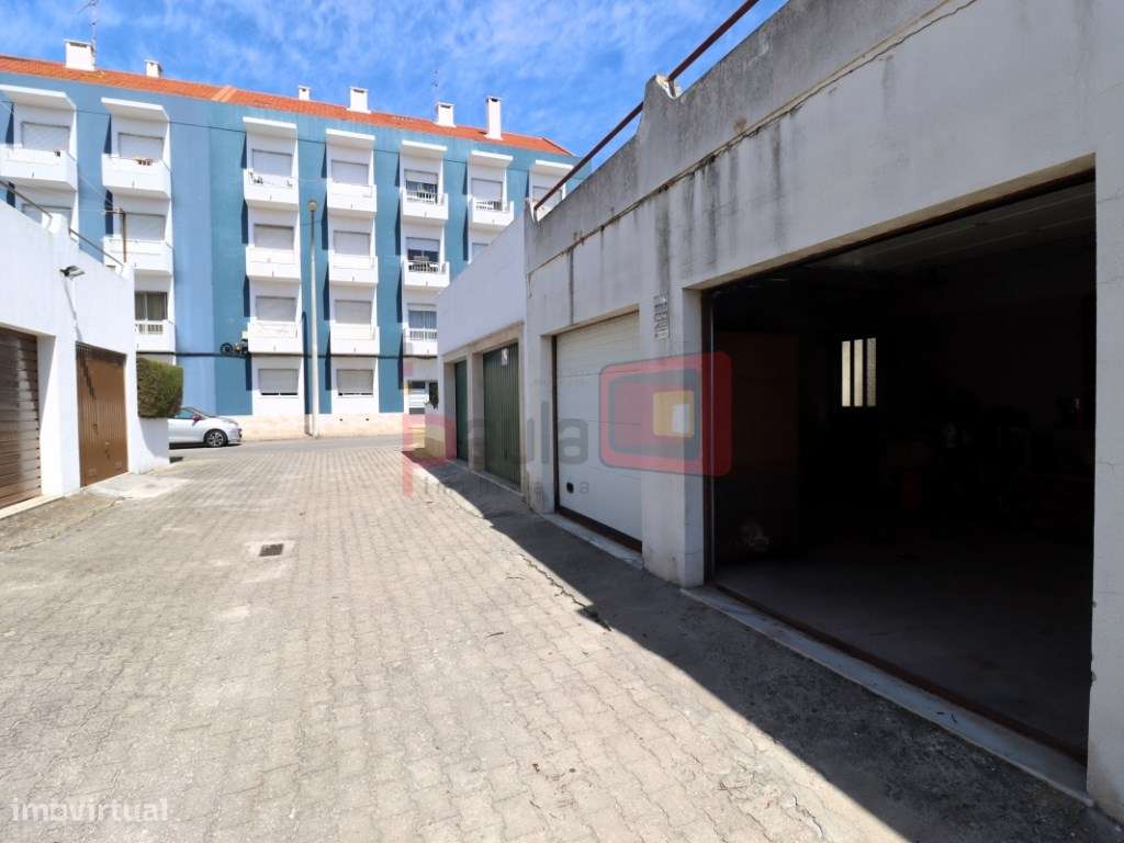 MORADIA T4 COM GARAGEM E TERRAÇO - MONTIJO-23