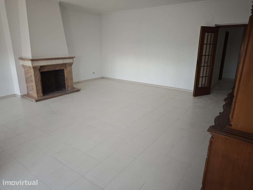 Apartamento no centro da Cova da piedade em predio de prestígio-3