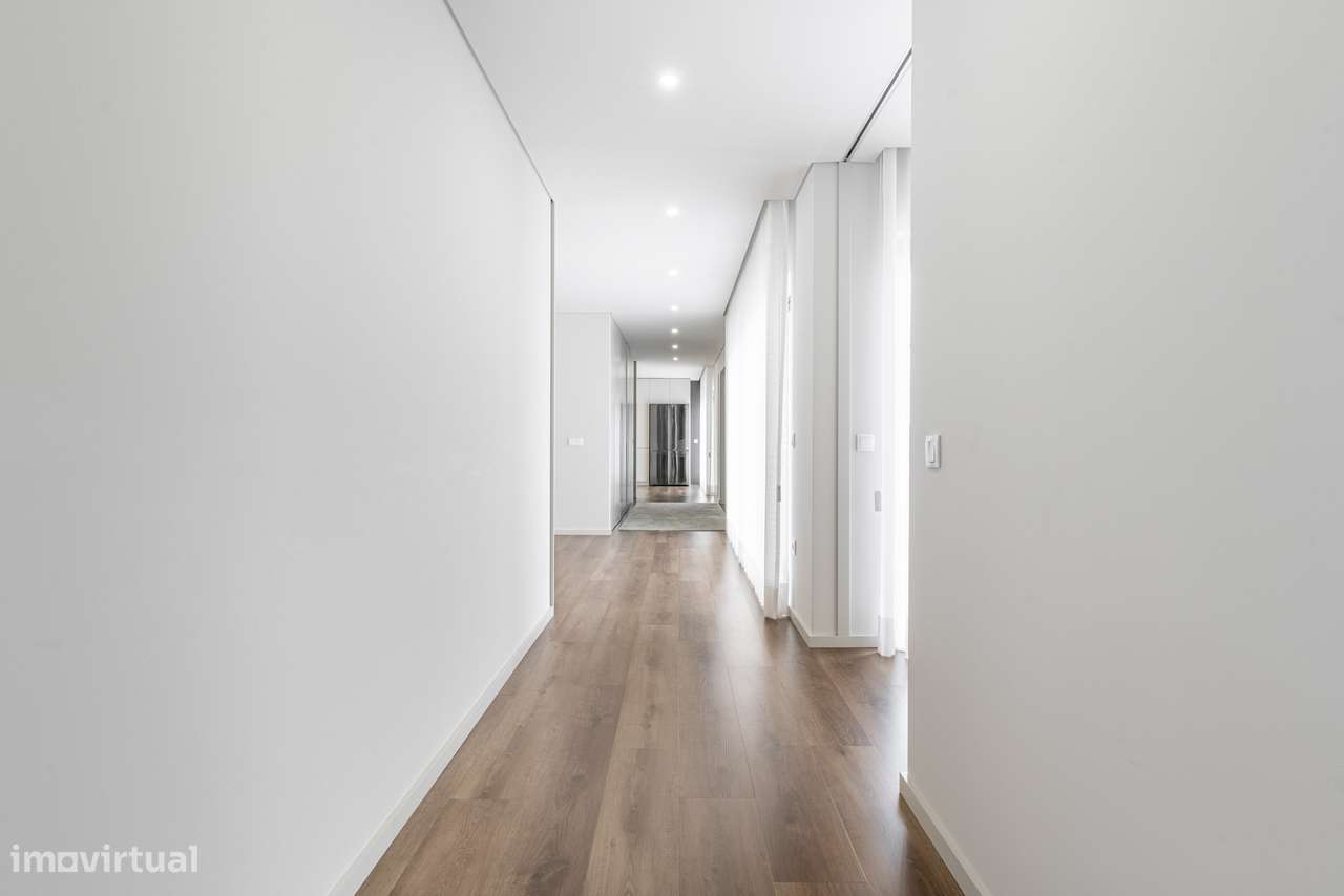 Moradia de Arquitetura Contemporânea com Piscina | Fafe-14