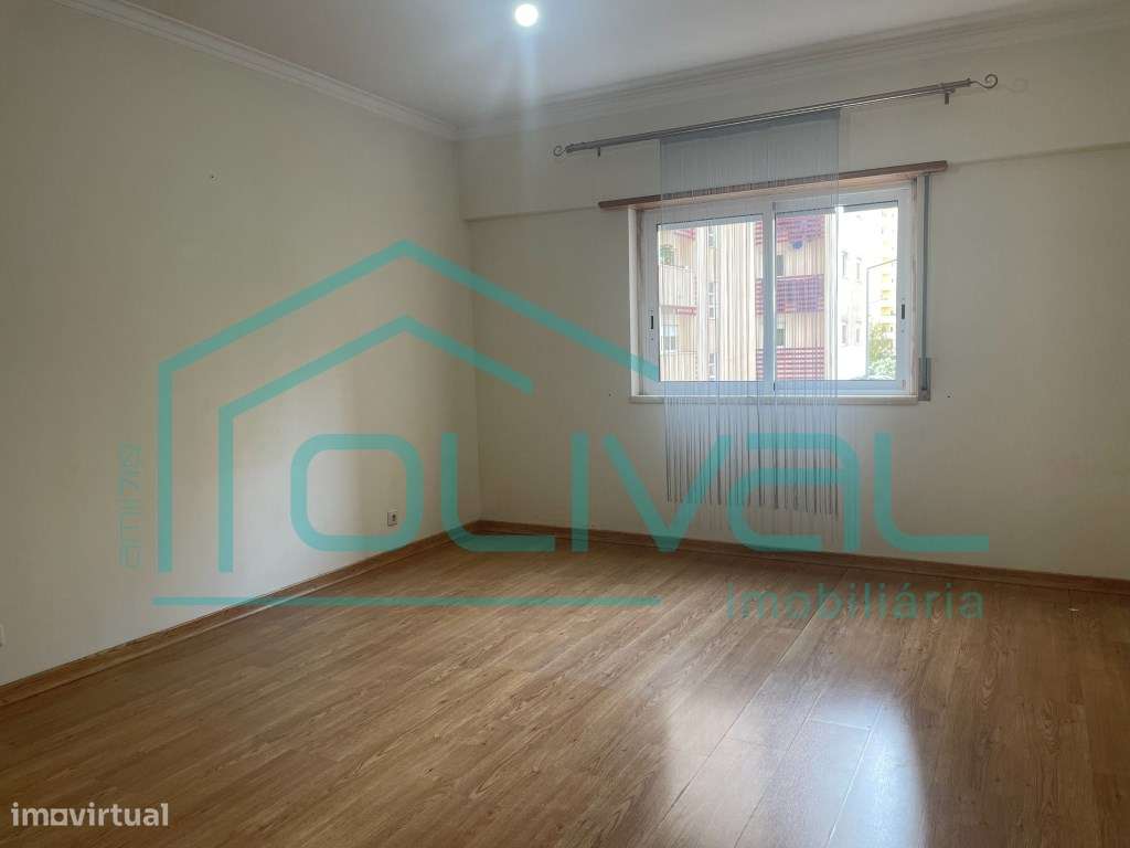 Apartamento T3 com parqueamento e arrecadação na 2ª Fase da Qta. Pi...-10