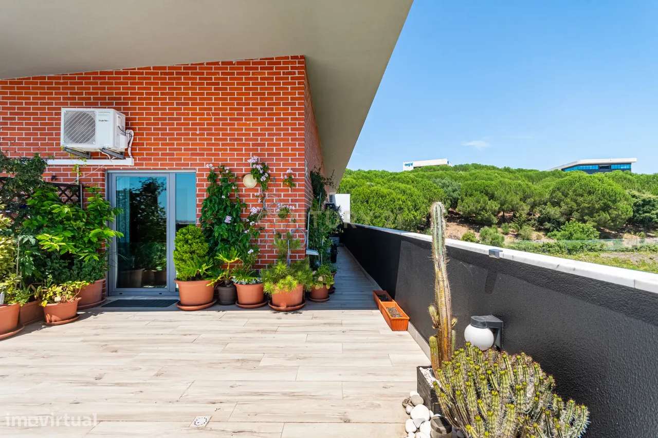 Apartamento Único T2 de 82m2 com Terraço de 75m2 em Porto Salvo-24