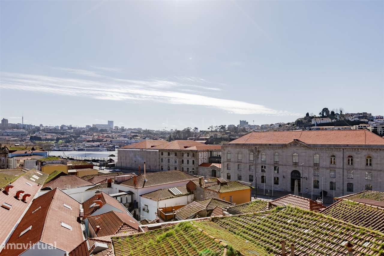 Apartamento T1 com Vista Rio na Alfândega do Porto-20