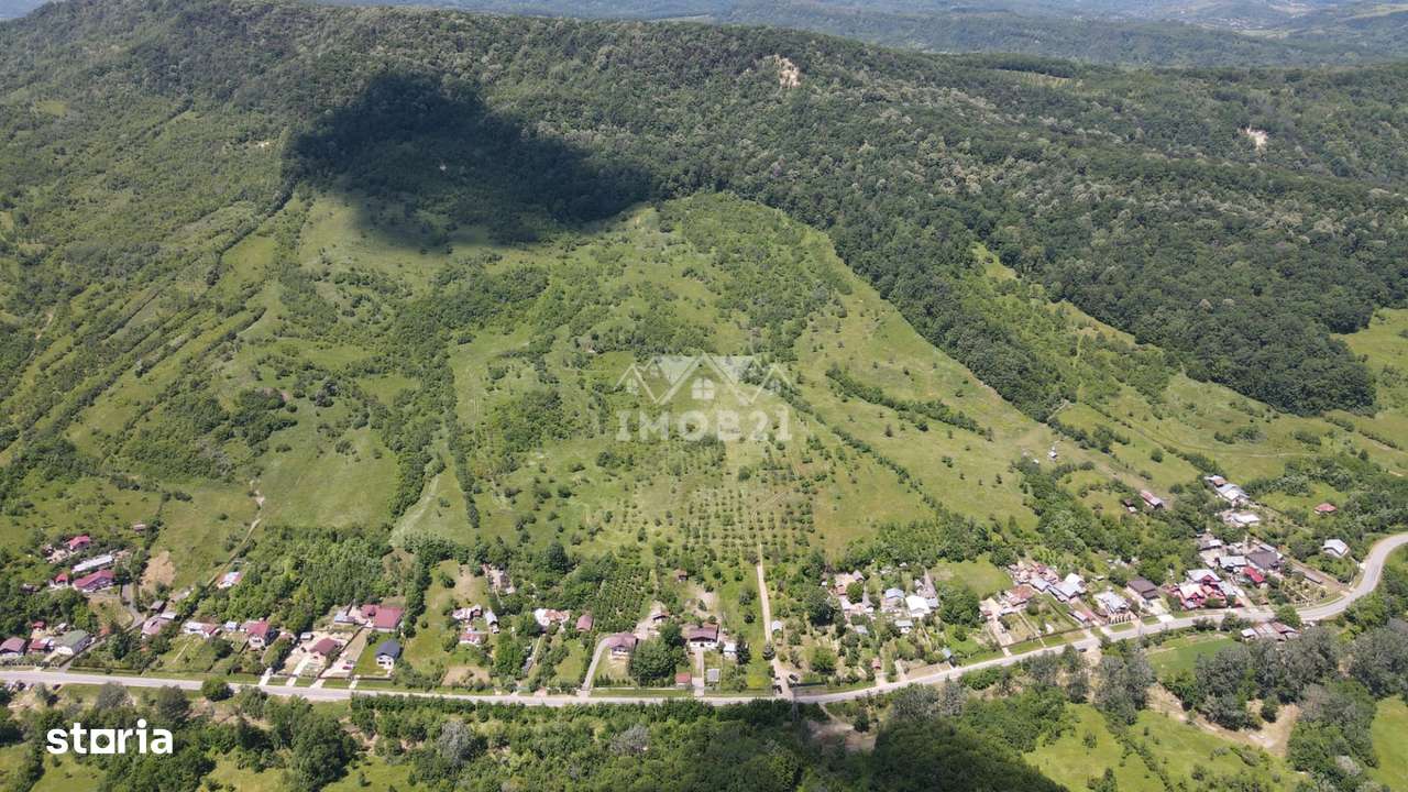 Teren spectaculos cu padure, livada si priveliste panoramica in Soimar-12