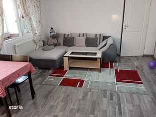 Apartament cu 3 camere, localizat în zona centrală a orașului.