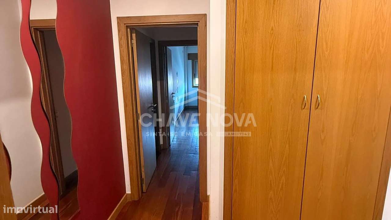 Apartamento T2 com garagem Box em Espinho (250m praia)-13