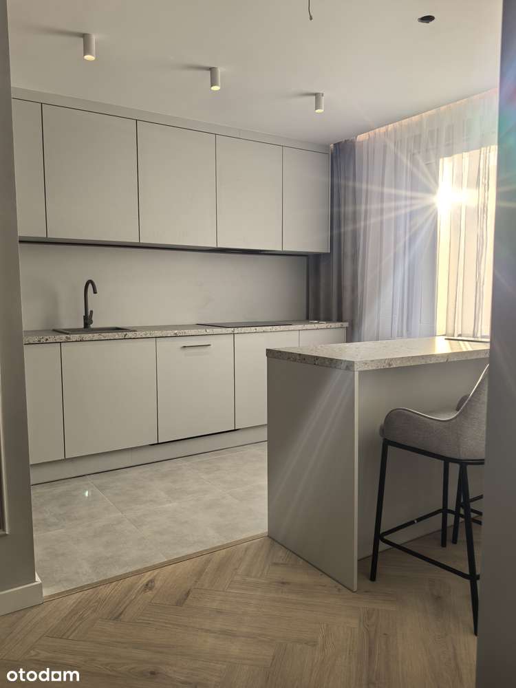 NOWA OFERTA! Nowoczesne mieszkanie na Parkitce po remoncie! I piętro-3