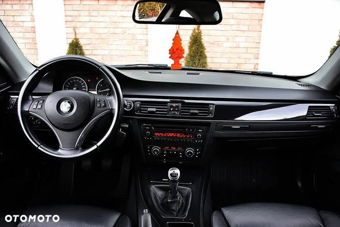 BMW Seria 3 318i Coupe Edition Exclusive - 19