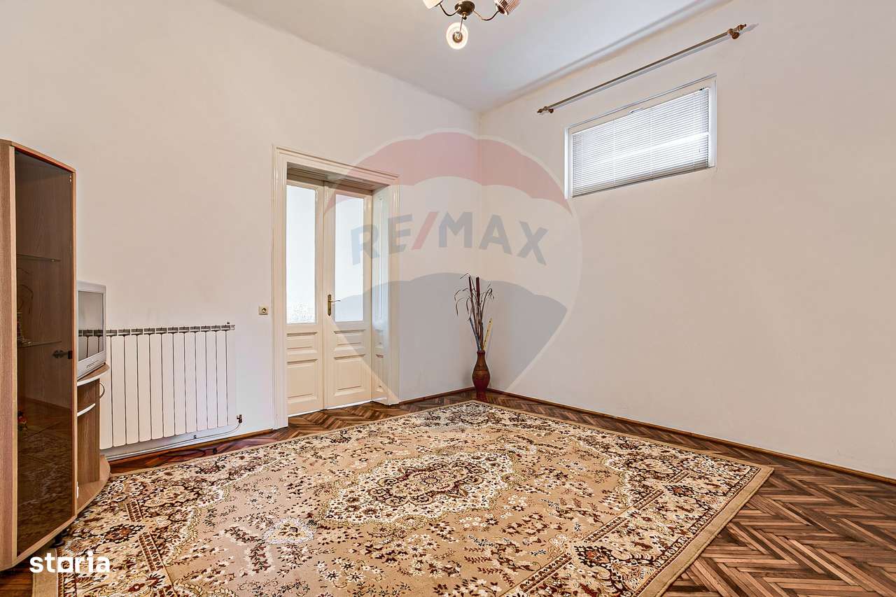 Apartament 4 camere spațioase,  curte,  zona Piata Catedralei - Imagine principală: 5/20