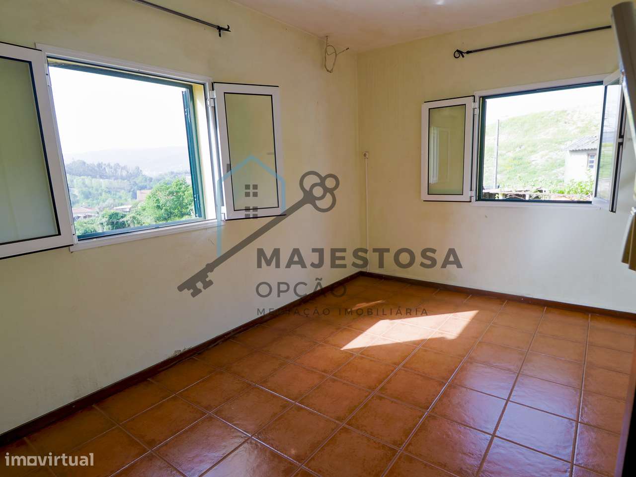 Moradia Isolada com Terreno de 4.329 m² — Arosa e Castelões, Guimarães-9