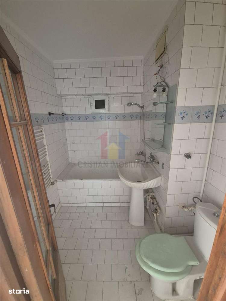 ULTRACENTRAL 67mp Calarasilor 2 cam Decomandat etaj de mijloc - Imagine principală: 5/5