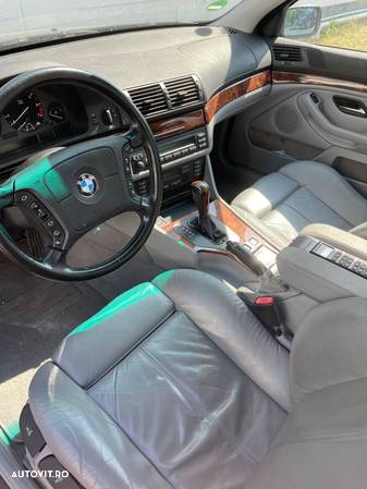 BMW Seria 5 520iA touring - 8