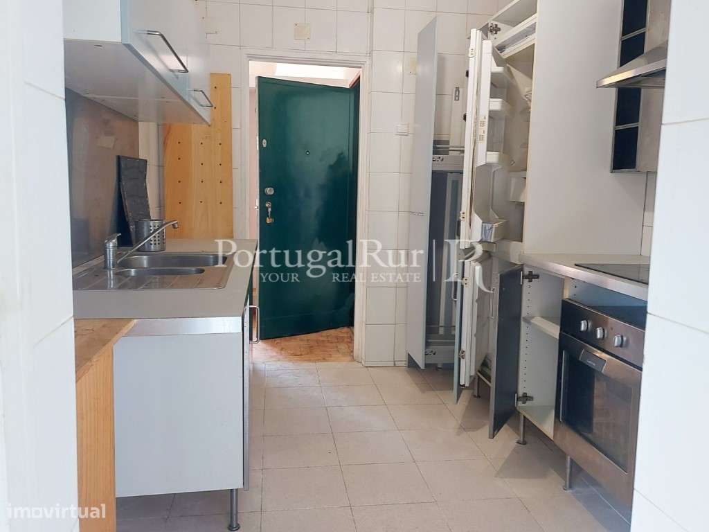 Apartamento T3 projecto Fernando Távora em Ramalde-9
