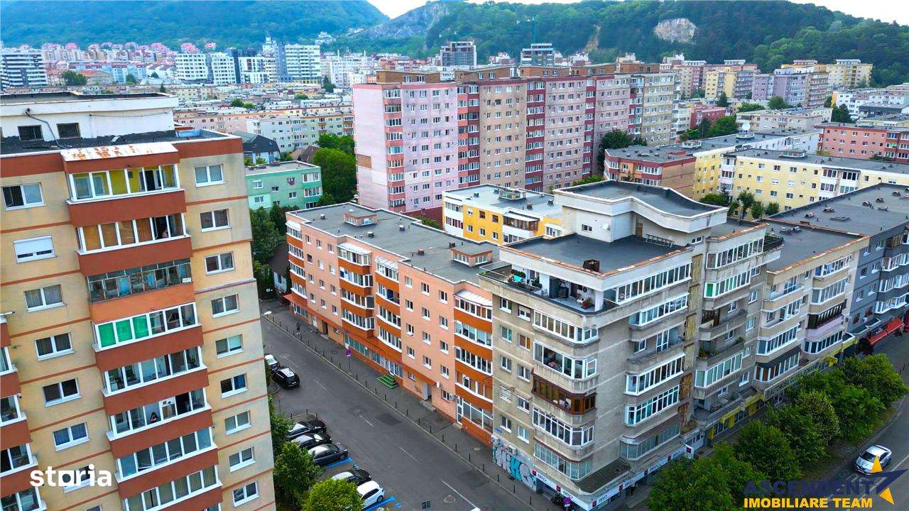 Spatiu comercial,vitrinat,doua intrari,acces facil, Calea Bucuresti,As - Imagine principală: 2/16