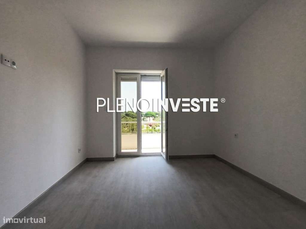 T4 Totalmente remodelado com vista rio no Seixal-4