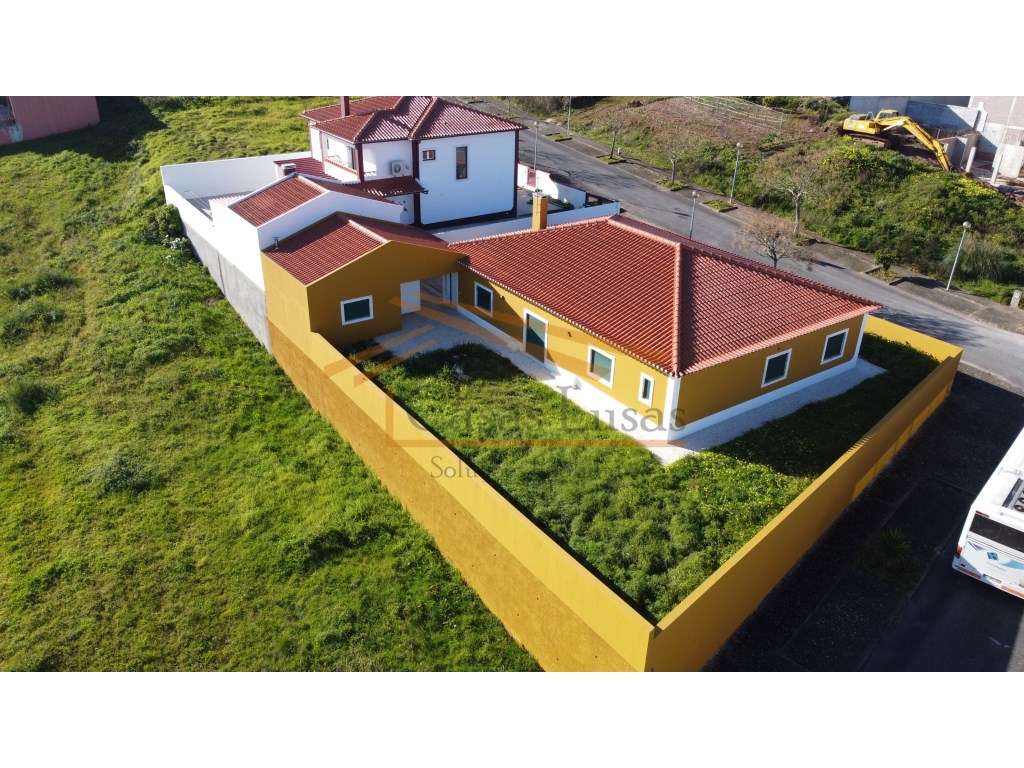 Moradia Térrea - T4 c/ jardim e Garagem - Grande imagem: 3/32