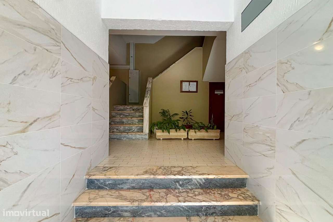 Apartamento T2 Amora - Seixal-25