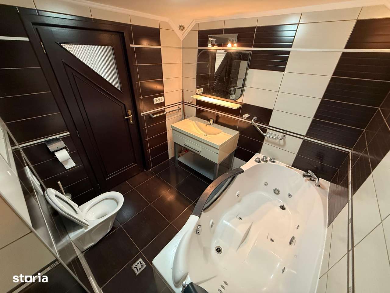 Petru Rares zona Sc. 3 – Ap. 4 camere, et. II-4