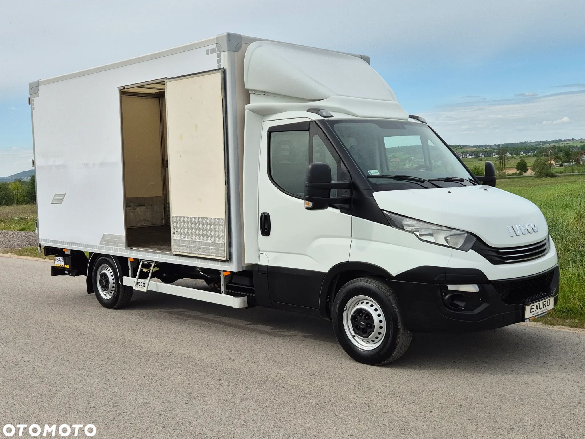 Iveco DAILY 35S15 35-150 3.0HPI KONTENER 8-EP WINDA BAR 750KG BOCZNE DRZWI 2017R Salon PL - 1