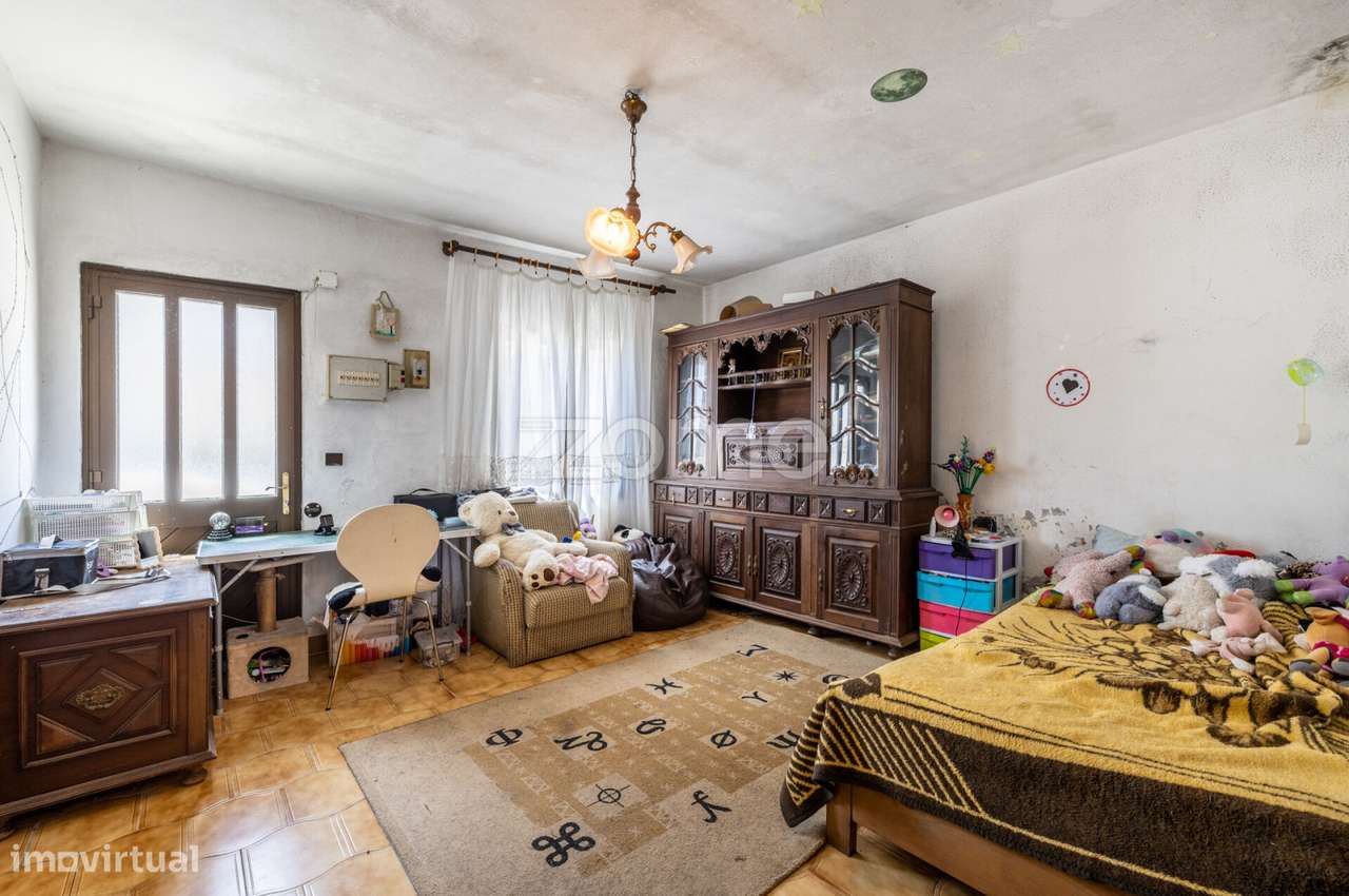 Moradia T2 com Sótão e Anexo Convertíveis Gondemaria-8