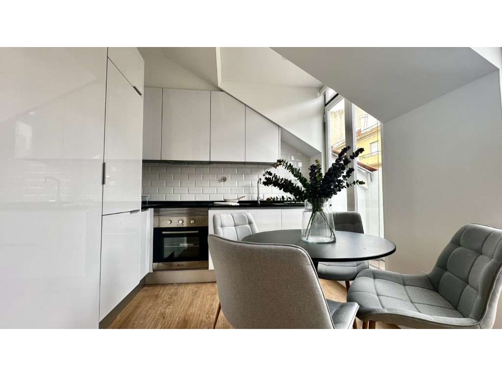 Apartamento T2 Renovado em São Vicente-1