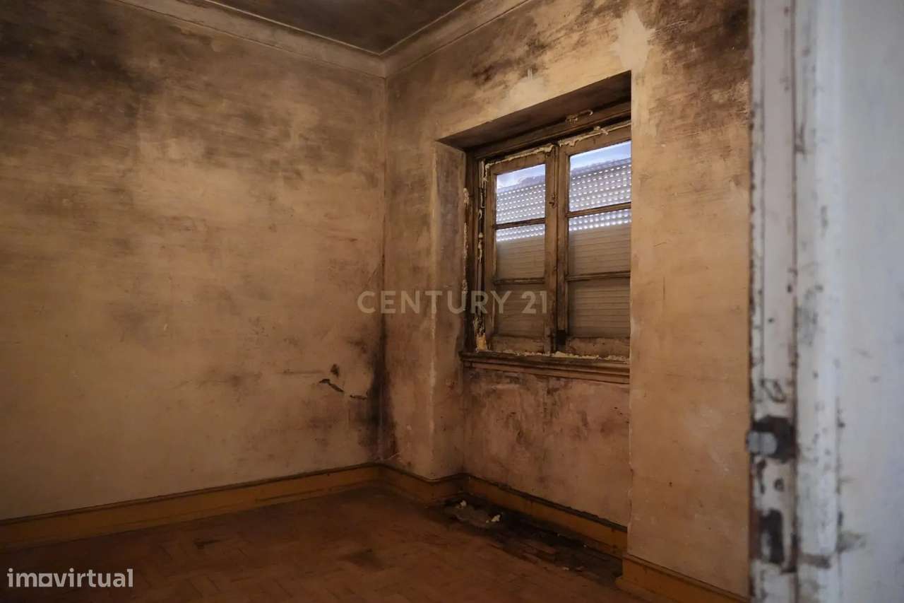 Apartamento T2 para Recuperação em Almada, Cova da Piedade-15