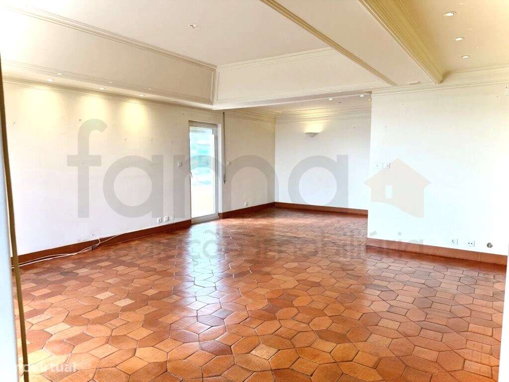 APARTAMENTO T4 EM OEIRAS-11