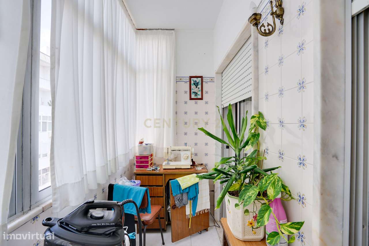 APARTAMENTO T3 COM GARAGEM E ARRECADAÇÃO - CASAL DO CHAPIM - ODIVELAS-26