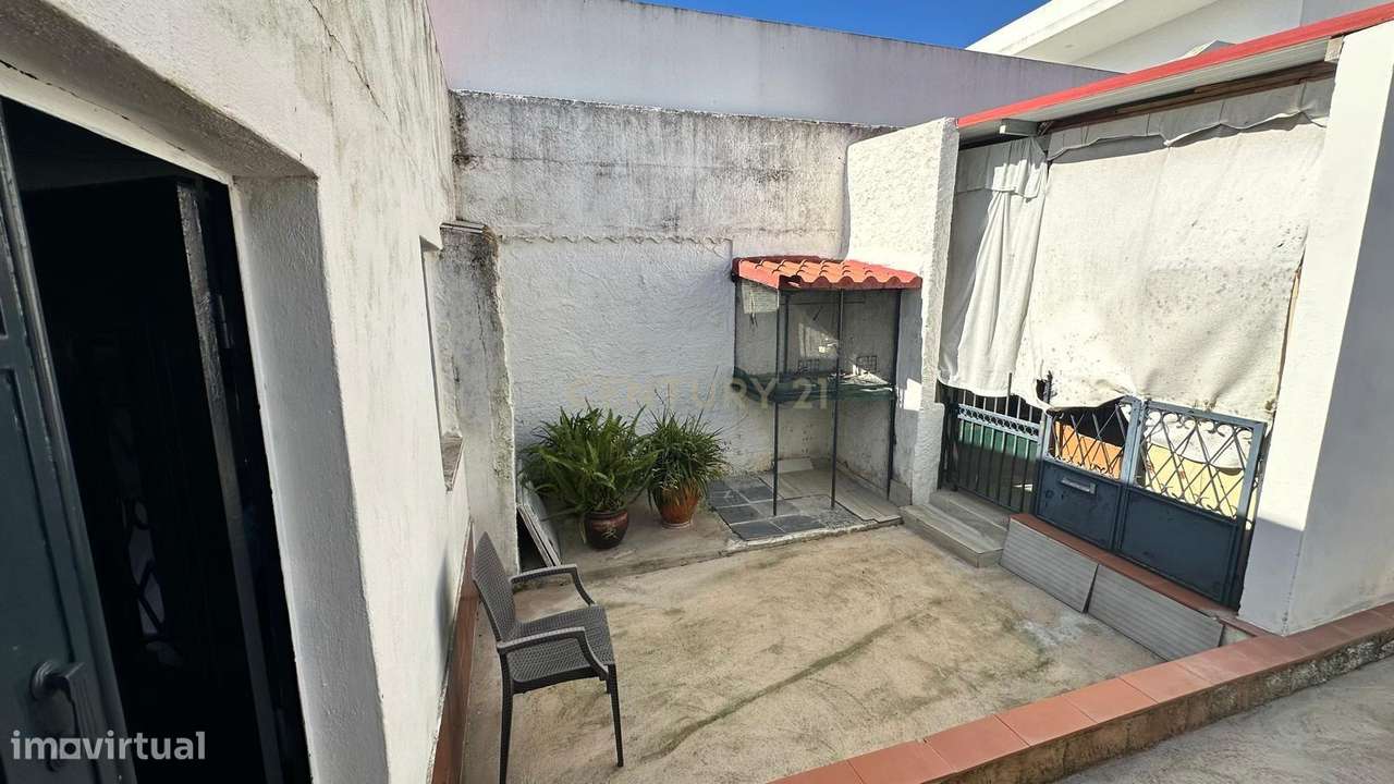 MORADIA T3 BERINGEL COM QUINTAL, TERRAÇO E GARAGEM-11