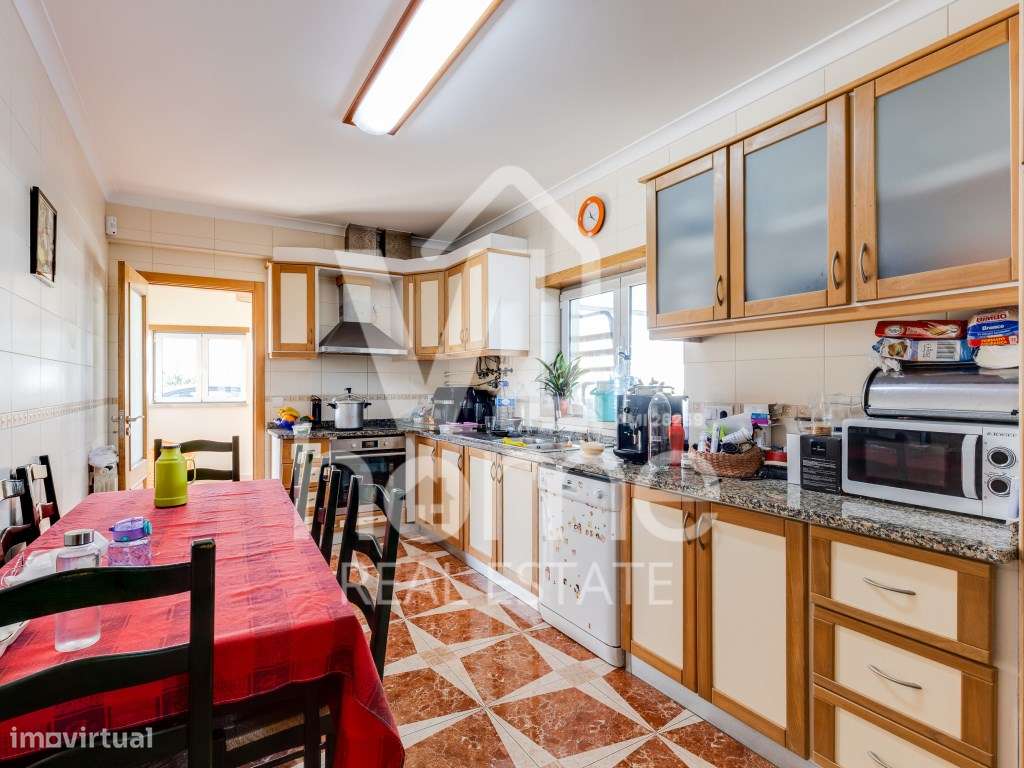 Moradia T4 com 3 WC, Garagem e 1000 m² de Terreno - AZOIA | LEIRIA-33