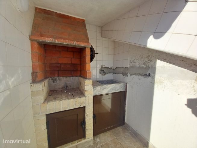Apartamento Duplex Totalmente Remodelado na Costa da Caparica-33