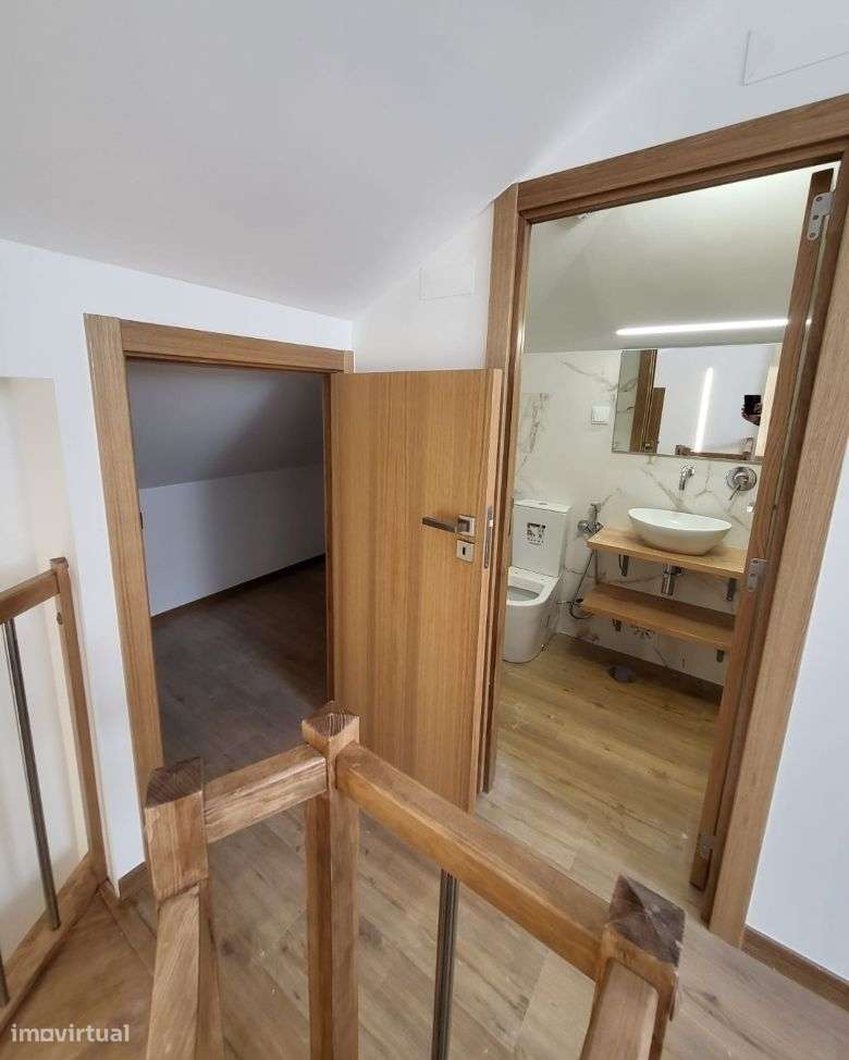 T3 Remodelado, com cozinha equipada às Portas de Benfica-24