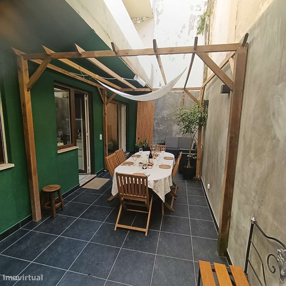 T3 RENOVADO com TERRAÇO, perto de serviços e áreas verdes - Grande imagem: 3/26