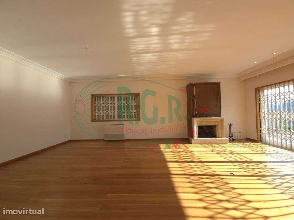 Moradia Isolada T3 | Piscina | Vistas Rio | 5 Min Porto-11