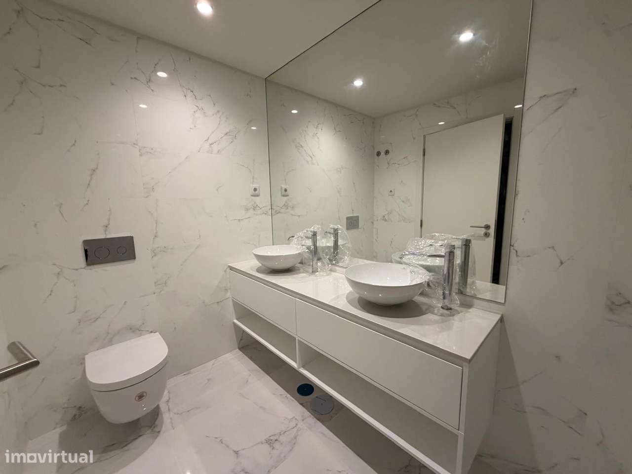 Apartamento T2 Varanda Garagem Pronto Habitar Parque Lavandeira-16