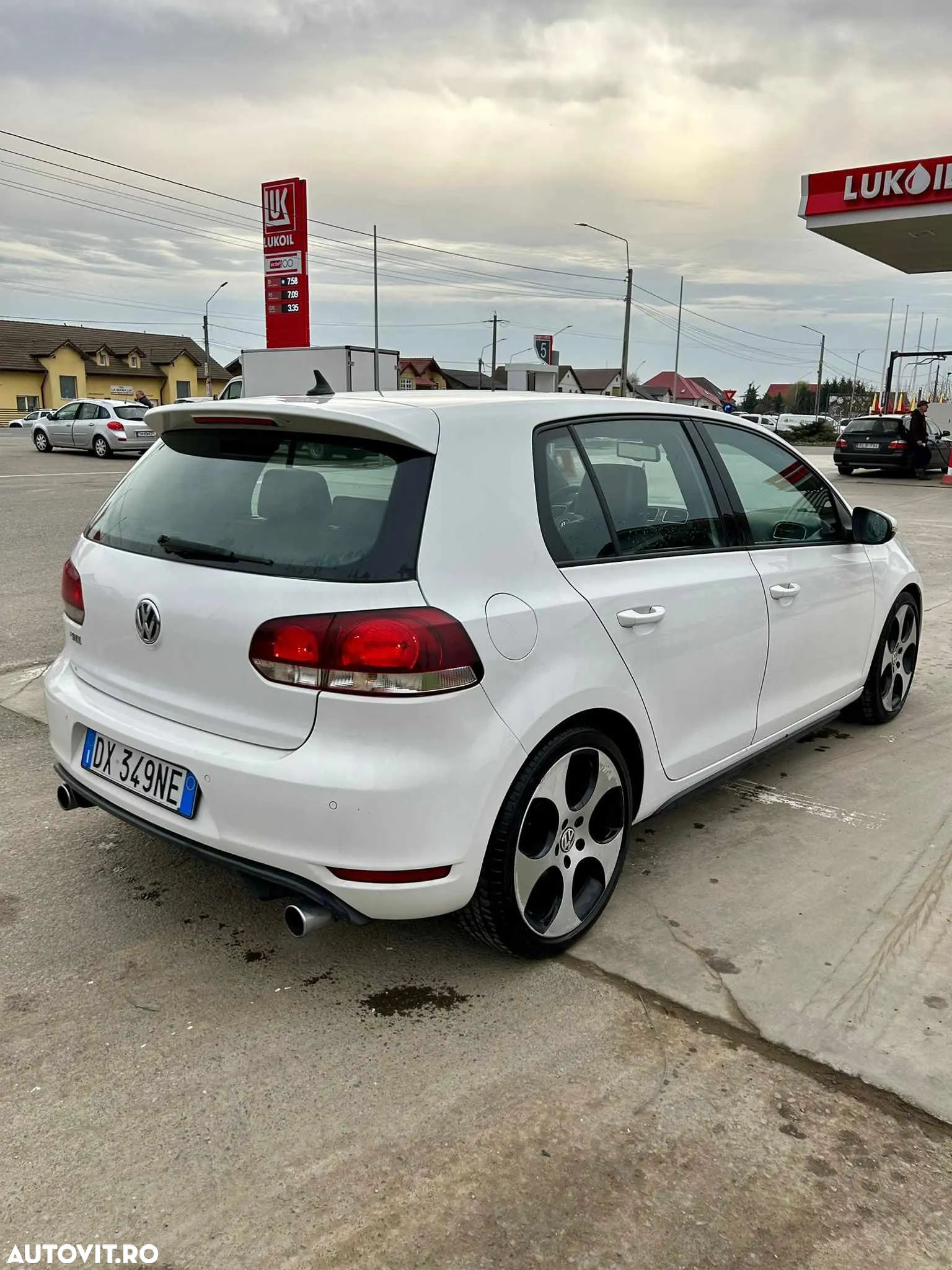 Volkswagen Golf - 3