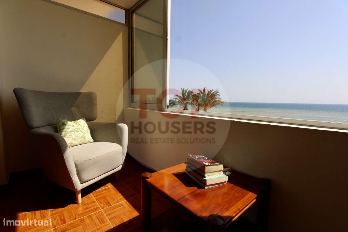 Viva o privilégio de estar na 1ª linha de Mar em Quarteira!-25
