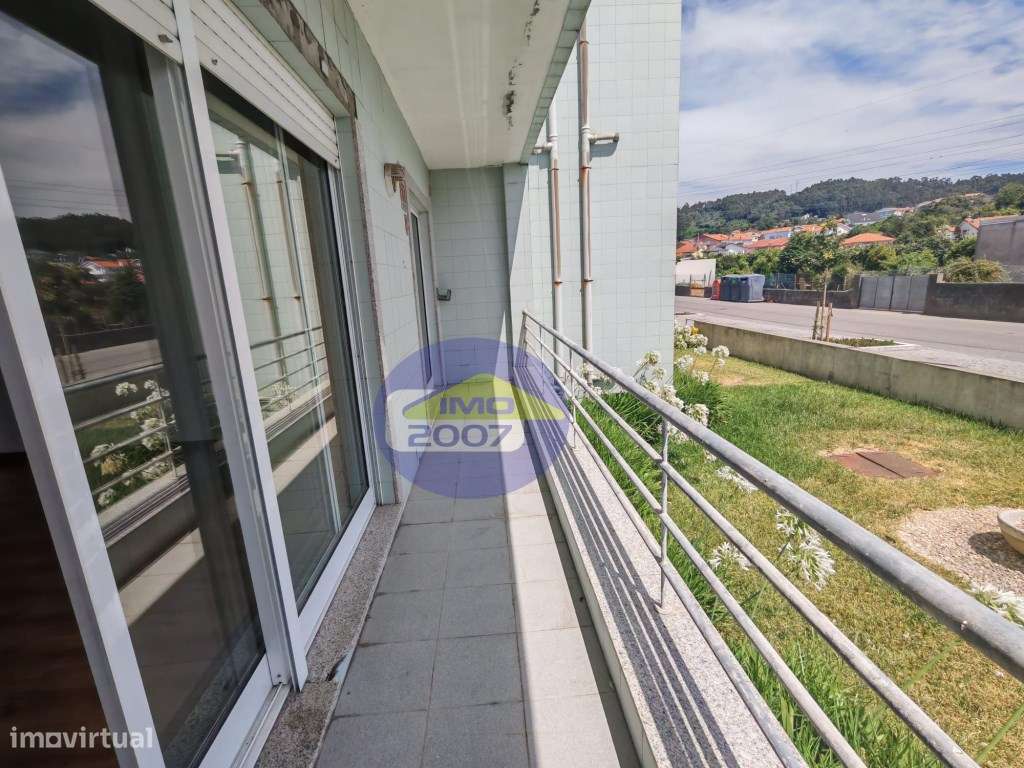 Apartamento T2 com terraço em Canelas-6