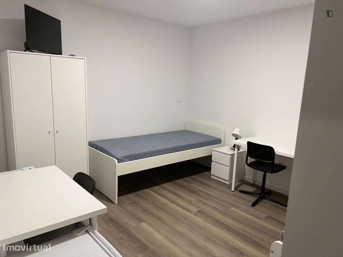 Quarto - localizado em Campanhã Porto - Grande imagem: 2/9