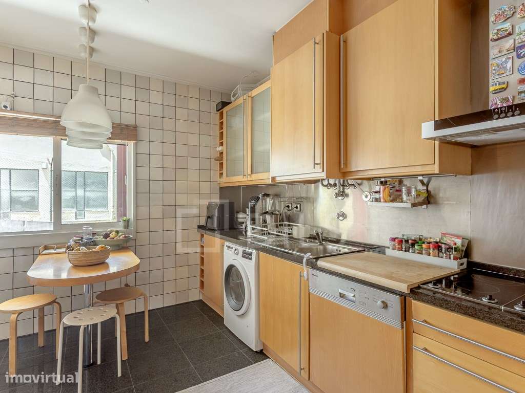 Apartamento T3 com varanda, na Estrela-9