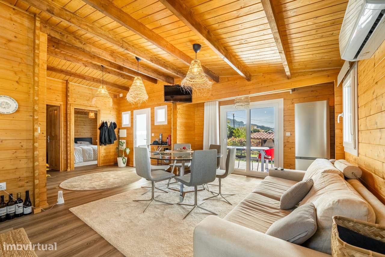 Moradia individual T2 térrea com piscina-12