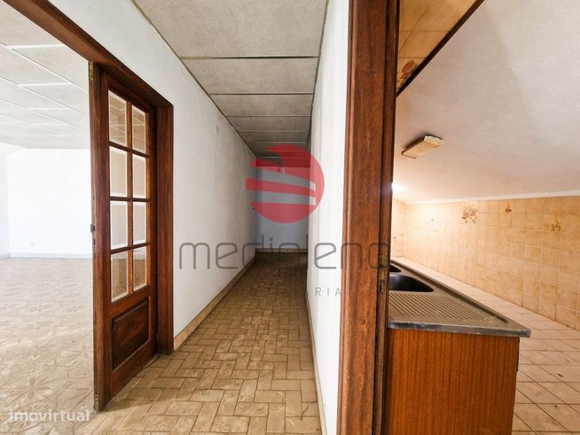 PRÉDIO C/ 4 FRAÇÕES AUTÓNOMAS + GARAGENS-14