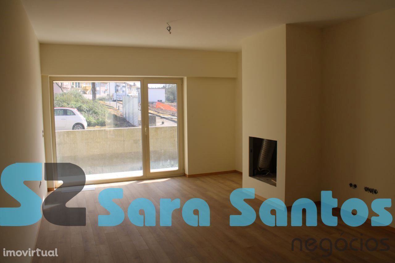 Moradia T4 Nova C/ 2 Suites aos Carvalhos-Vila Nova Gaia