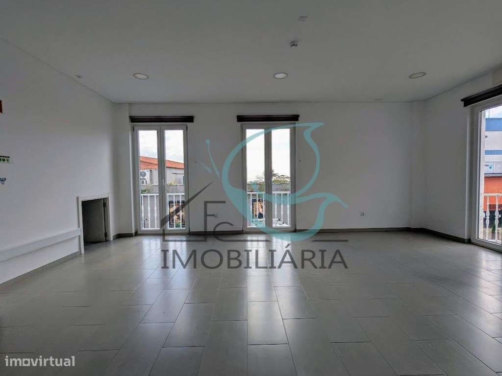 Loja com 2 pisos para arrendamento em Setúbal - Grande imagem: 3/49