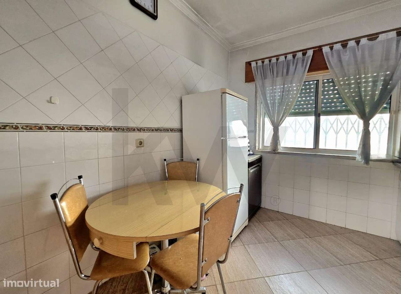 Apartamento T2 com Terraço de 50 m2 e Box Fechada – O Seu Novo Refúgio-8
