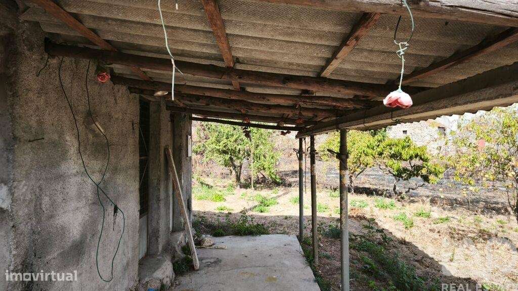 Terreno em Santa Ovaia e Vila Pouca da Beira de 1300,00 m2 - Grande imagem: 4/27