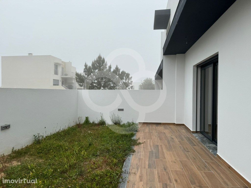 Moradia T3 com jardim na Maçã em Sesimbra Castelo distrit...