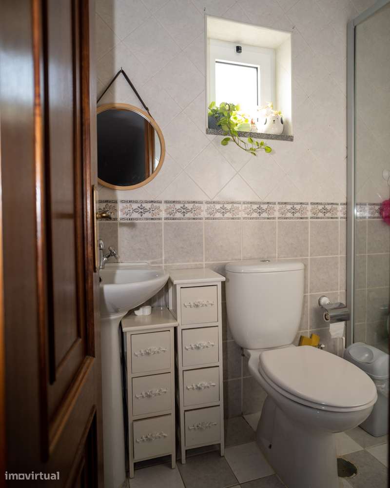 Moradia Bifamiliar Duplex com Garagem, e Quintal Privado em  Foz Côa-31