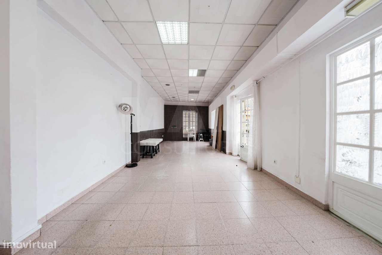 Oportunidade no Centro Histórico de Peniche – Espaço com Potencial ... - Grande imagem: 4/12